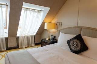 Гостиница The St. Regis Москва Никольская Москва Мансардный номер-2